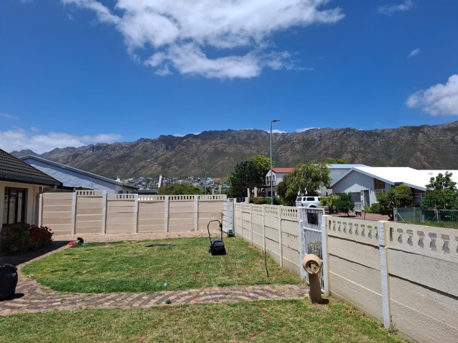 To Let 4 Bedroom Property for Rent in Gordons Bay Central Western Cape